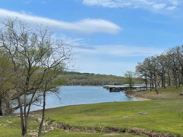 9 Holiday Drive, Kimberling City, MO 65686