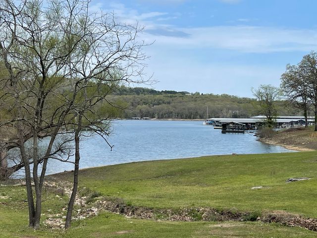 9 Holiday Drive, Kimberling City, MO 65686