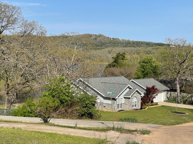 9 Holiday Drive, Kimberling City, MO 65686