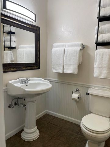 9 Holiday Drive, Kimberling City, MO 65686