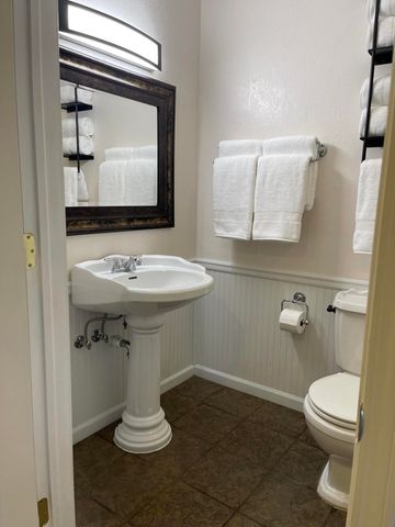 9 Holiday Drive, Kimberling City, MO 65686