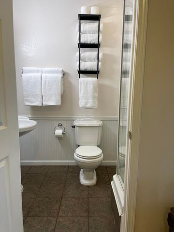 9 Holiday Drive, Kimberling City, MO 65686