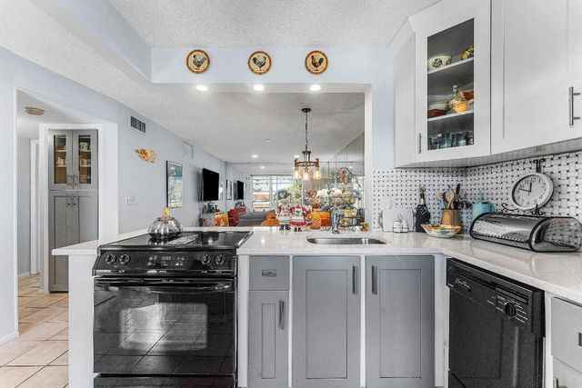 2161 NE 1st Court 205, Boynton Beach, FL 33435