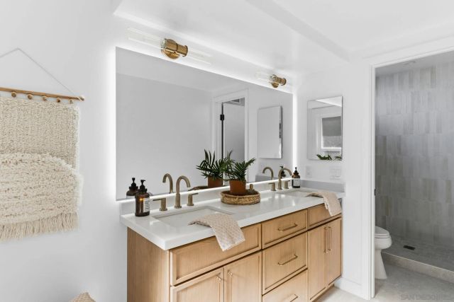 725 Santa Florencia, Solana Beach, CA 92075