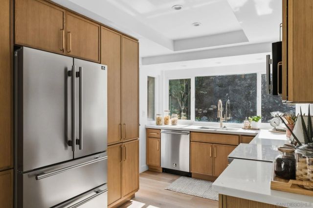 725 Santa Florencia, Solana Beach, CA 92075