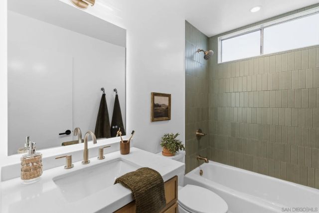 725 Santa Florencia, Solana Beach, CA 92075