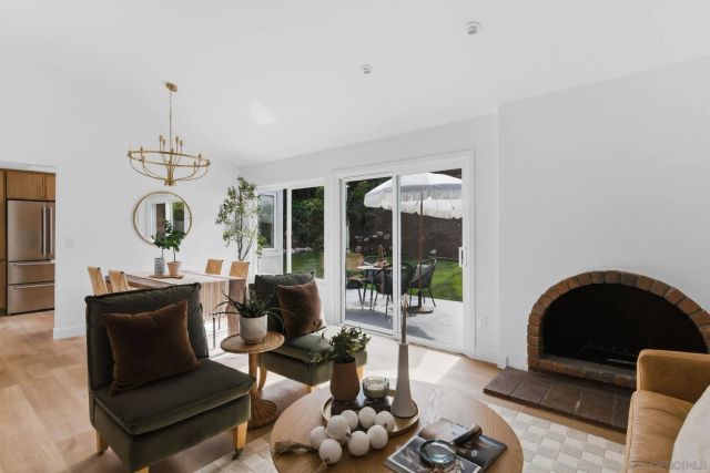 725 Santa Florencia, Solana Beach, CA 92075