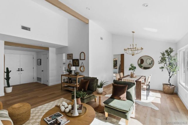 725 Santa Florencia, Solana Beach, CA 92075