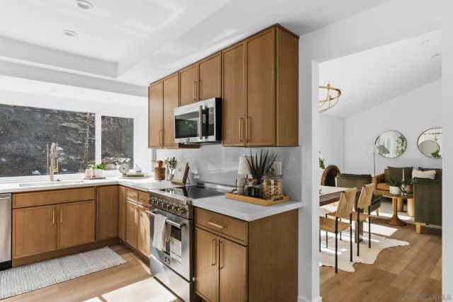 725 Santa Florencia, Solana Beach, CA 92075