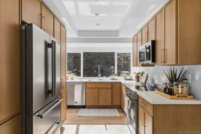 725 Santa Florencia, Solana Beach, CA 92075