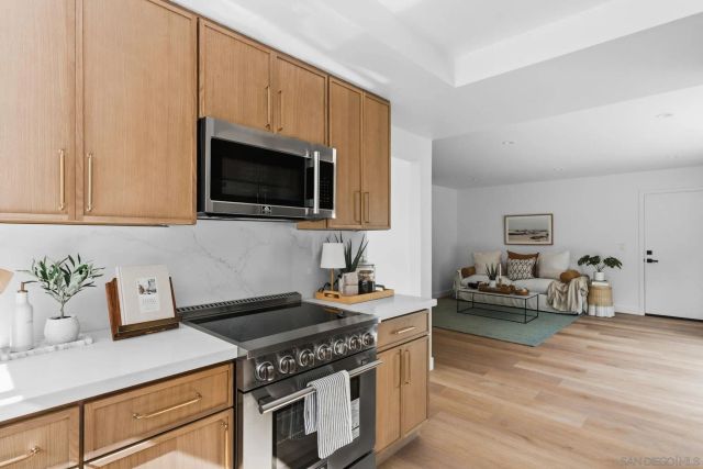 725 Santa Florencia, Solana Beach, CA 92075