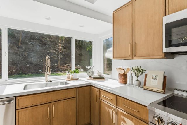 725 Santa Florencia, Solana Beach, CA 92075