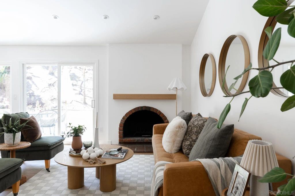 725 Santa Florencia, Solana Beach, CA 92075