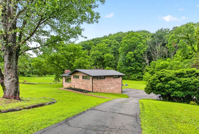 9077 Old Charlotte Pike, Pegram, TN 37143
