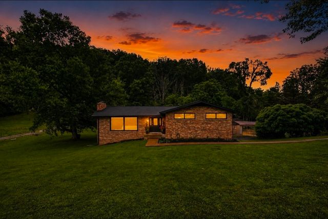 9077 Old Charlotte Pike, Pegram, TN 37143