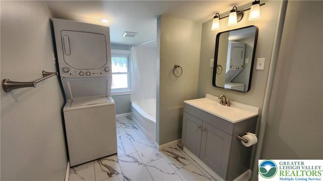 324 Walnut Street, Catasauqua Boro, PA 18032