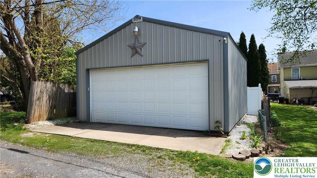 324 Walnut Street, Catasauqua Boro, PA 18032