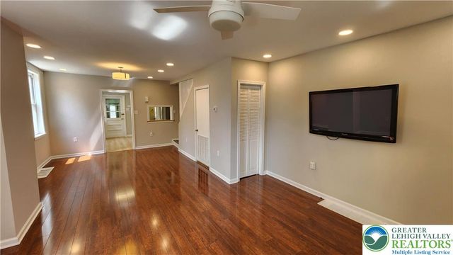 324 Walnut Street, Catasauqua Boro, PA 18032