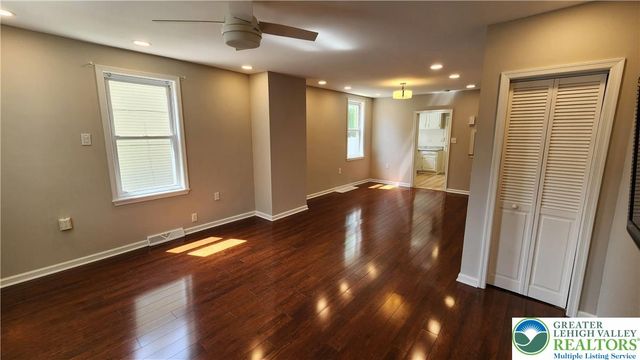 324 Walnut Street, Catasauqua Boro, PA 18032