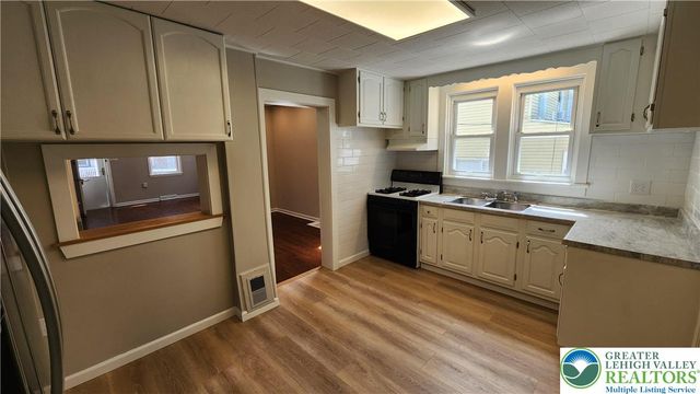 324 Walnut Street, Catasauqua Boro, PA 18032