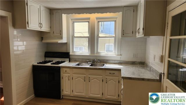 324 Walnut Street, Catasauqua Boro, PA 18032