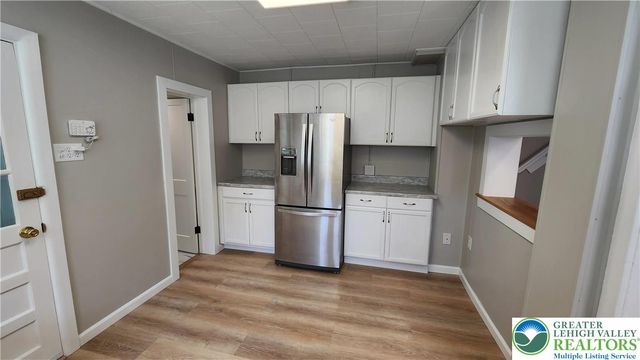 324 Walnut Street, Catasauqua Boro, PA 18032