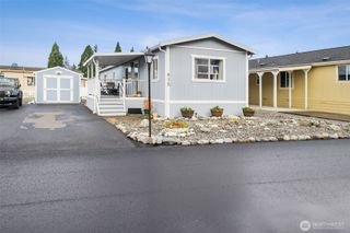 915 Mt Villa Loop, Enumclaw, WA 98022