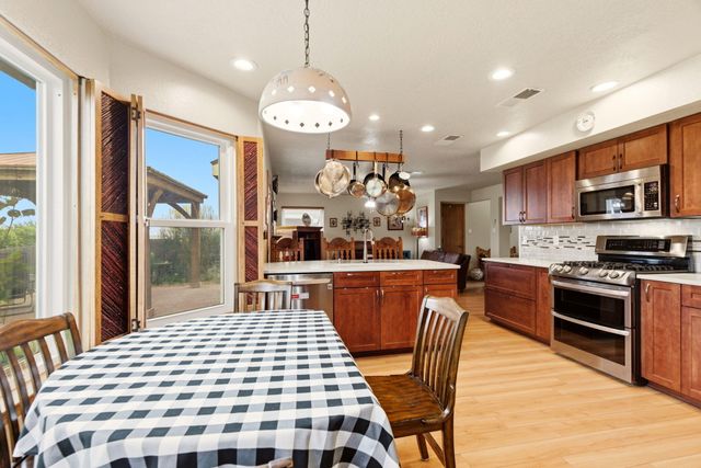 8143 Oakdale Place NW, Albuquerque, NM 87120