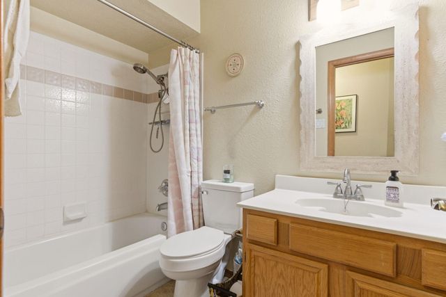 8143 Oakdale Place NW, Albuquerque, NM 87120