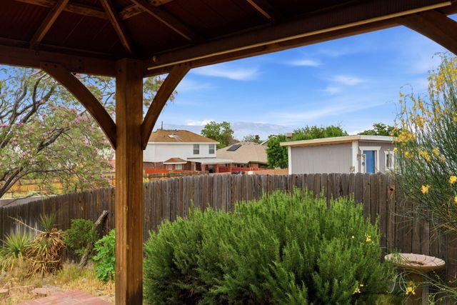 8143 Oakdale Place NW, Albuquerque, NM 87120