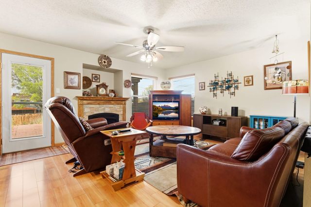 8143 Oakdale Place NW, Albuquerque, NM 87120