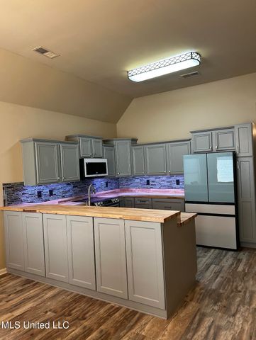 196 S Moore Crossing, Byhalia, MS 38611