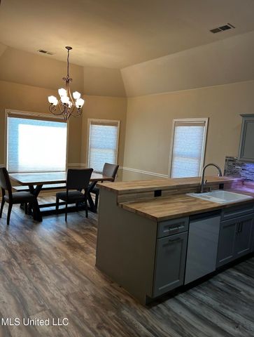 196 S Moore Crossing, Byhalia, MS 38611