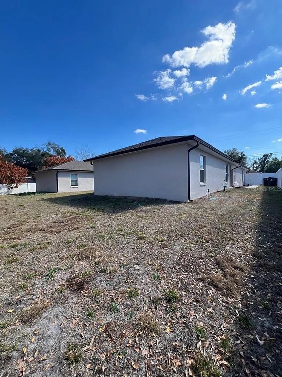 Image 12 of property listing at 640 E GRAPEFRUIT AVENUE, Lake Alfred, FL 33850