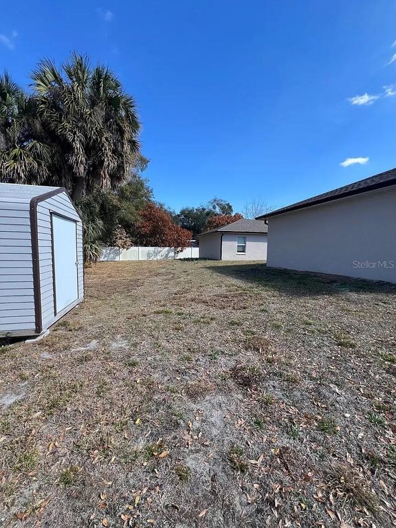 Image 13 of property listing at 640 E GRAPEFRUIT AVENUE, Lake Alfred, FL 33850