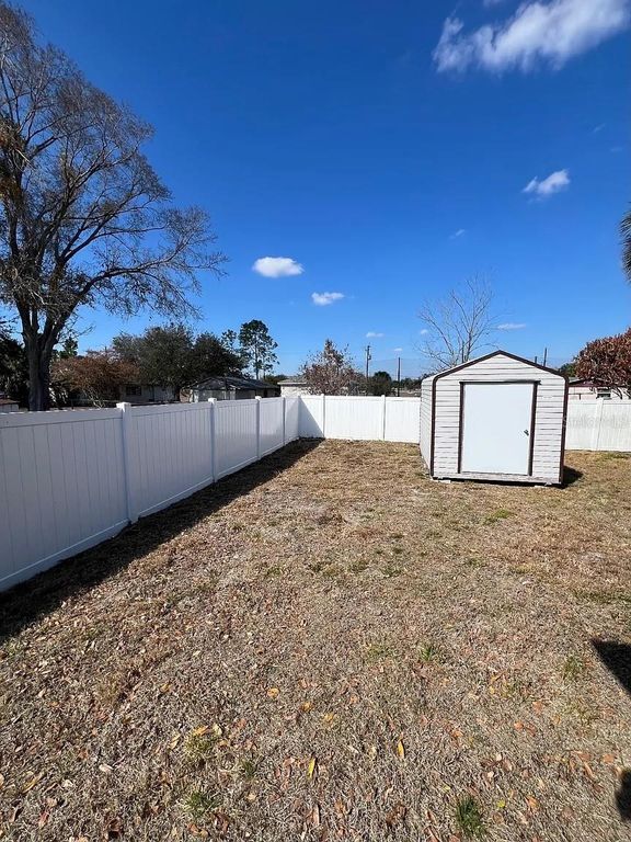 Image 14 of property listing at 640 E GRAPEFRUIT AVENUE, Lake Alfred, FL 33850