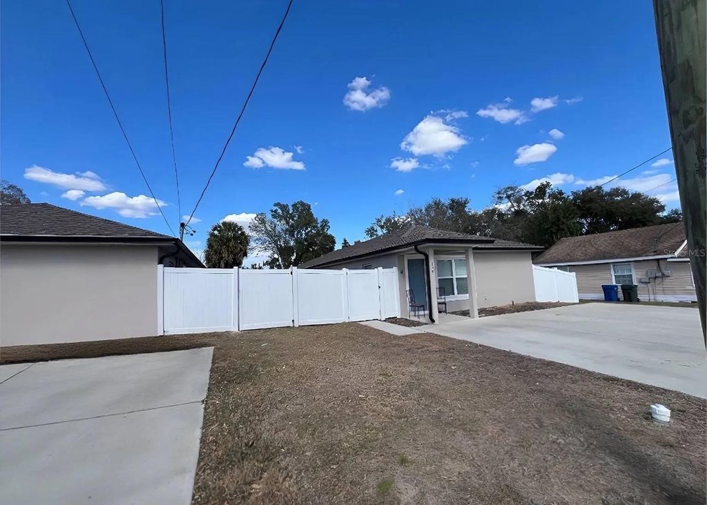 Image 3 of property listing at 640 E GRAPEFRUIT AVENUE, Lake Alfred, FL 33850