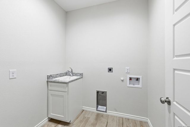 1734 Crooked Creek, Pleasanton, TX 78064