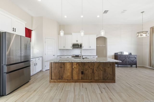 1734 Crooked Creek, Pleasanton, TX 78064