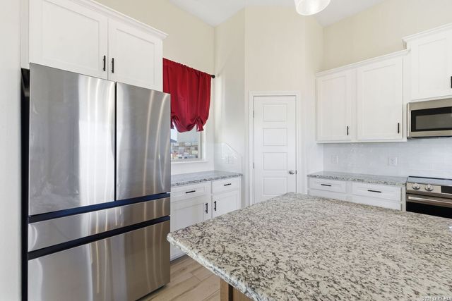 1734 Crooked Creek, Pleasanton, TX 78064