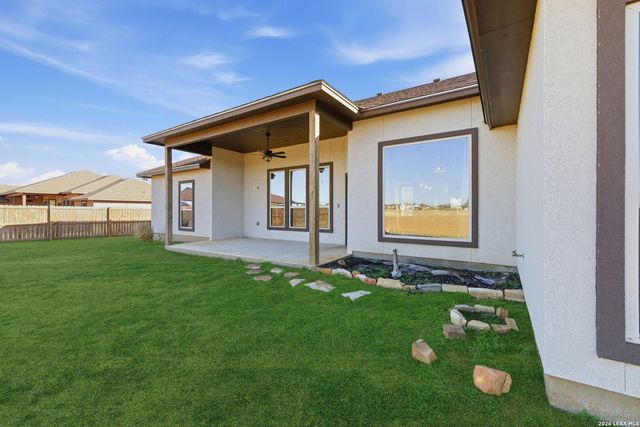 1734 Crooked Creek, Pleasanton, TX 78064