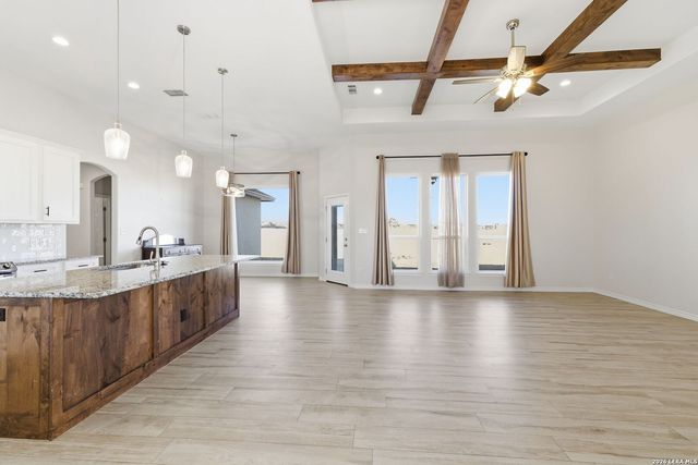 1734 Crooked Creek, Pleasanton, TX 78064