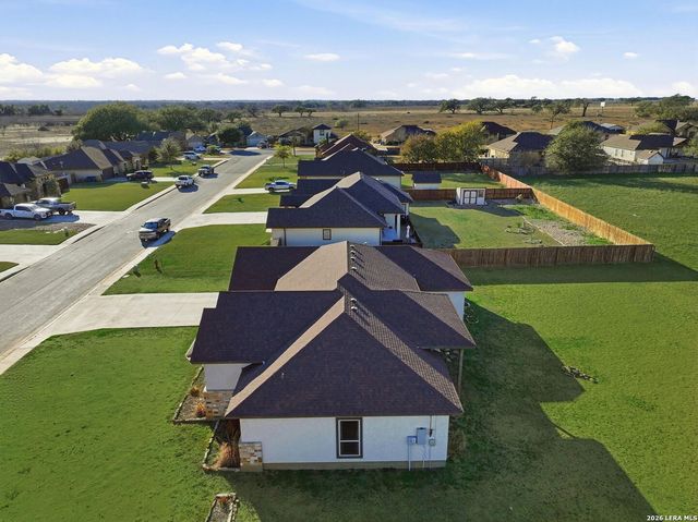 1734 Crooked Creek, Pleasanton, TX 78064