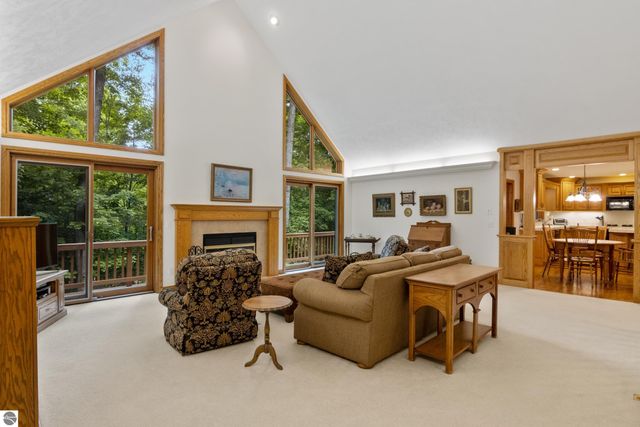 6352 S Westwood Parkway, Suttons Bay, MI 49682