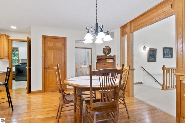 6352 S Westwood Parkway, Suttons Bay, MI 49682