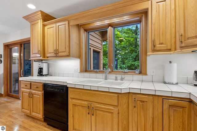 6352 S Westwood Parkway, Suttons Bay, MI 49682