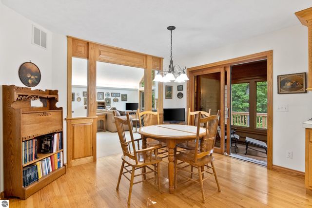 6352 S Westwood Parkway, Suttons Bay, MI 49682