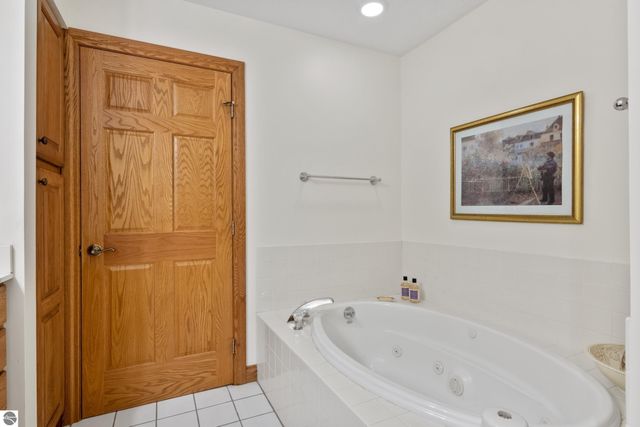 6352 S Westwood Parkway, Suttons Bay, MI 49682