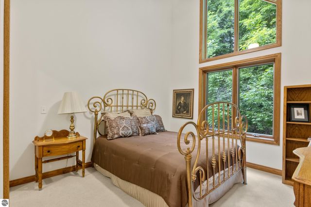 6352 S Westwood Parkway, Suttons Bay, MI 49682