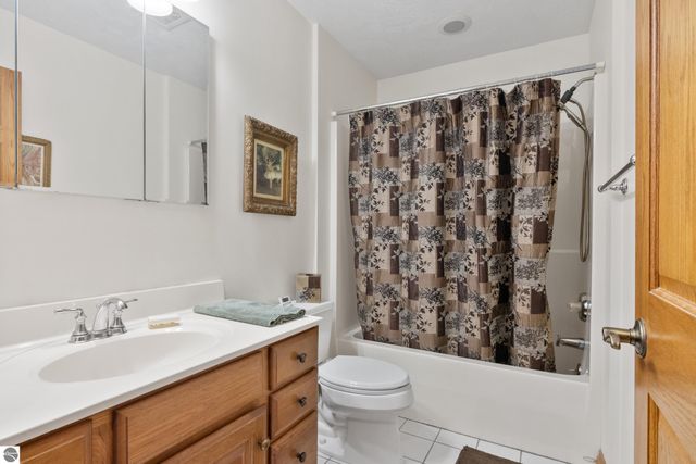 6352 S Westwood Parkway, Suttons Bay, MI 49682